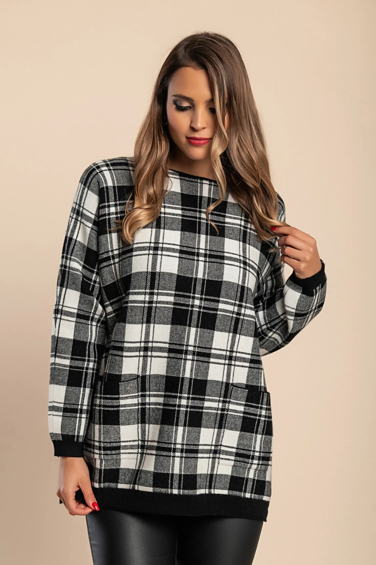 Maglia morbida con stampa scozzese, bianca e nera