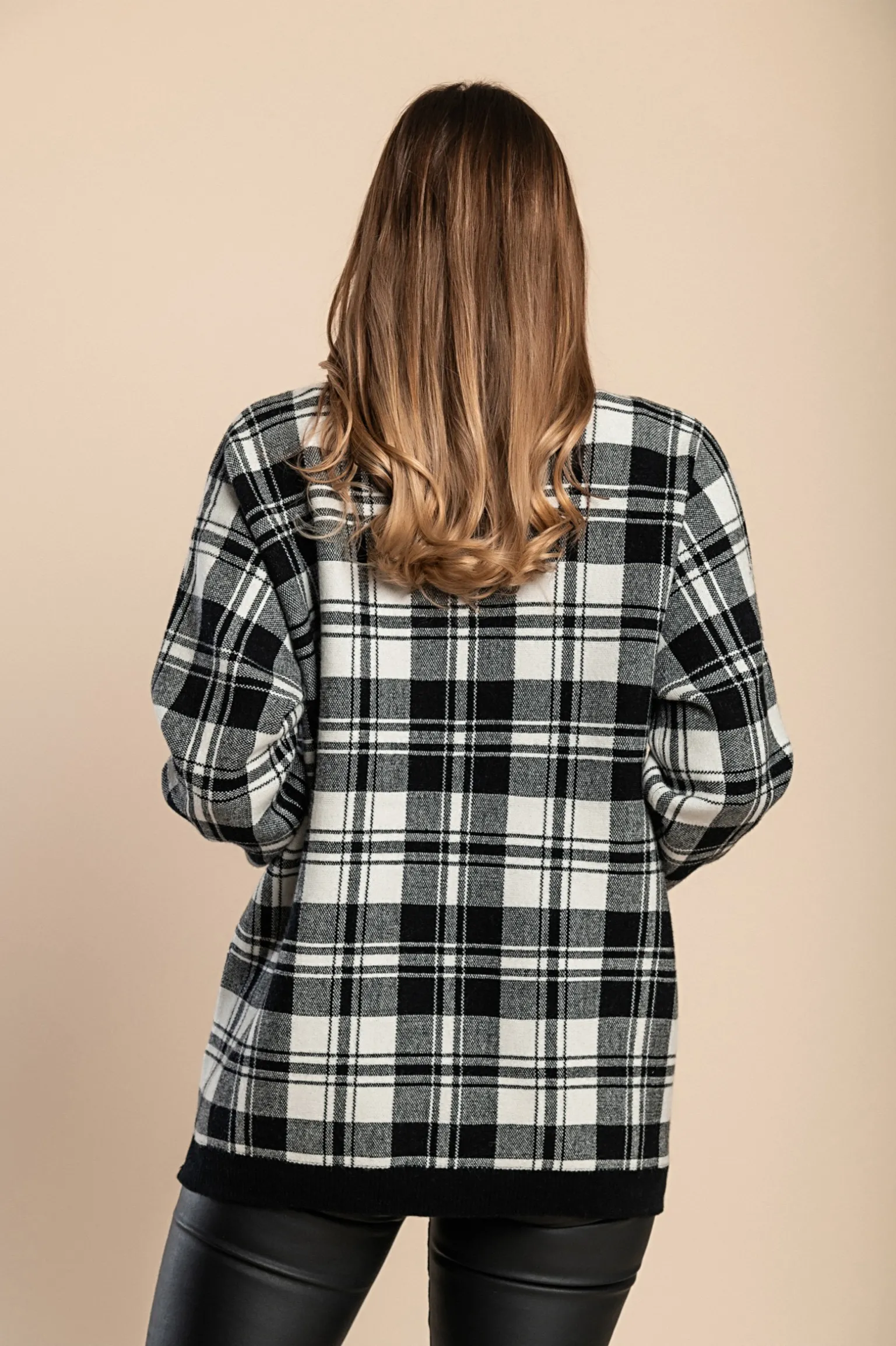 Maglia morbida con stampa scozzese, bianca e nera