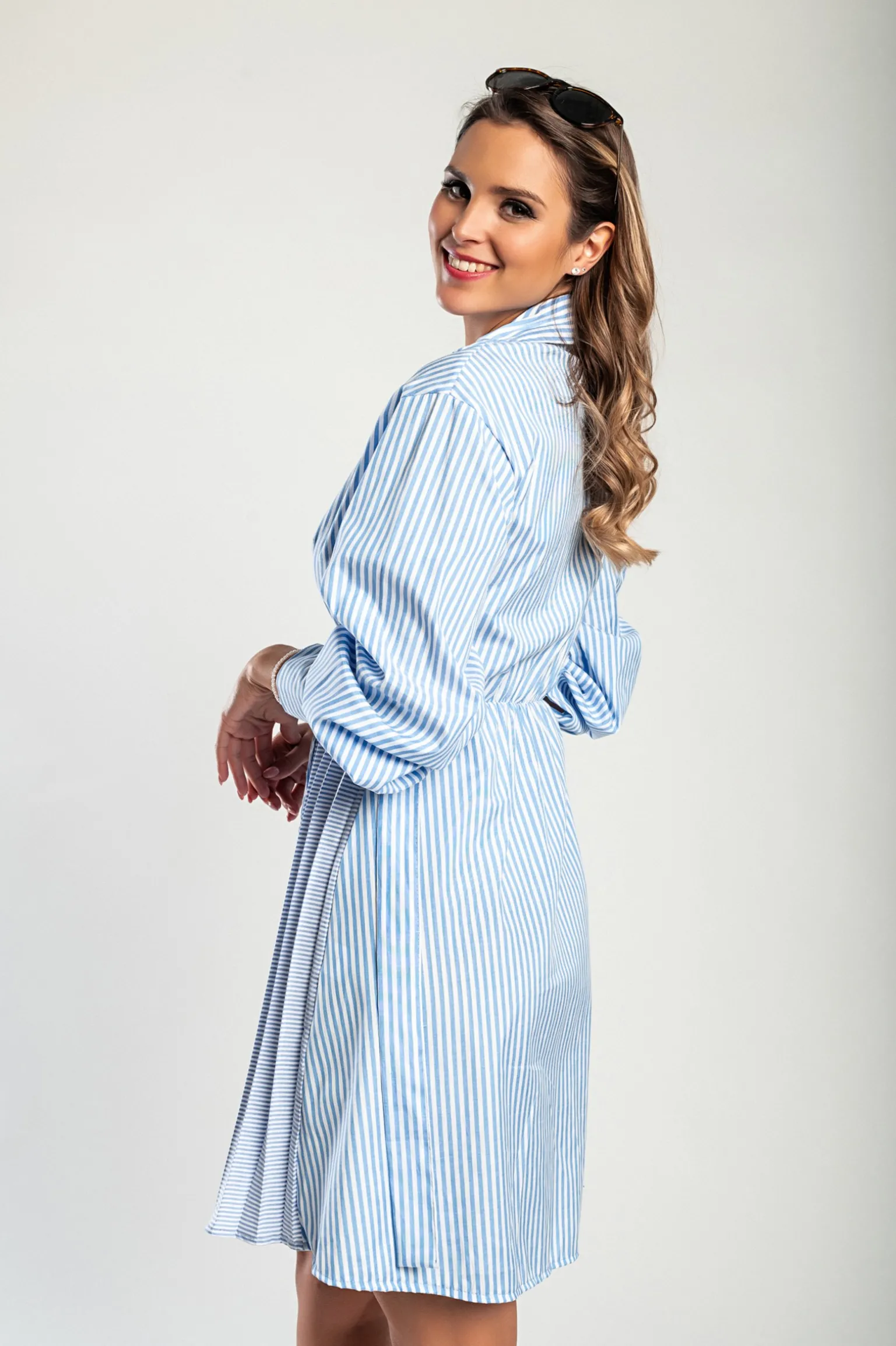 Mini abito con stampa a righe, di colore azzurro