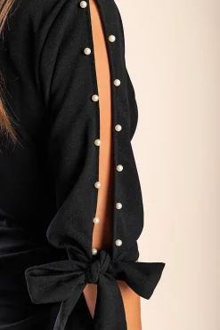 Mini abito elegante con dettaglio di perle finte e scollo incrociato Candys, nero