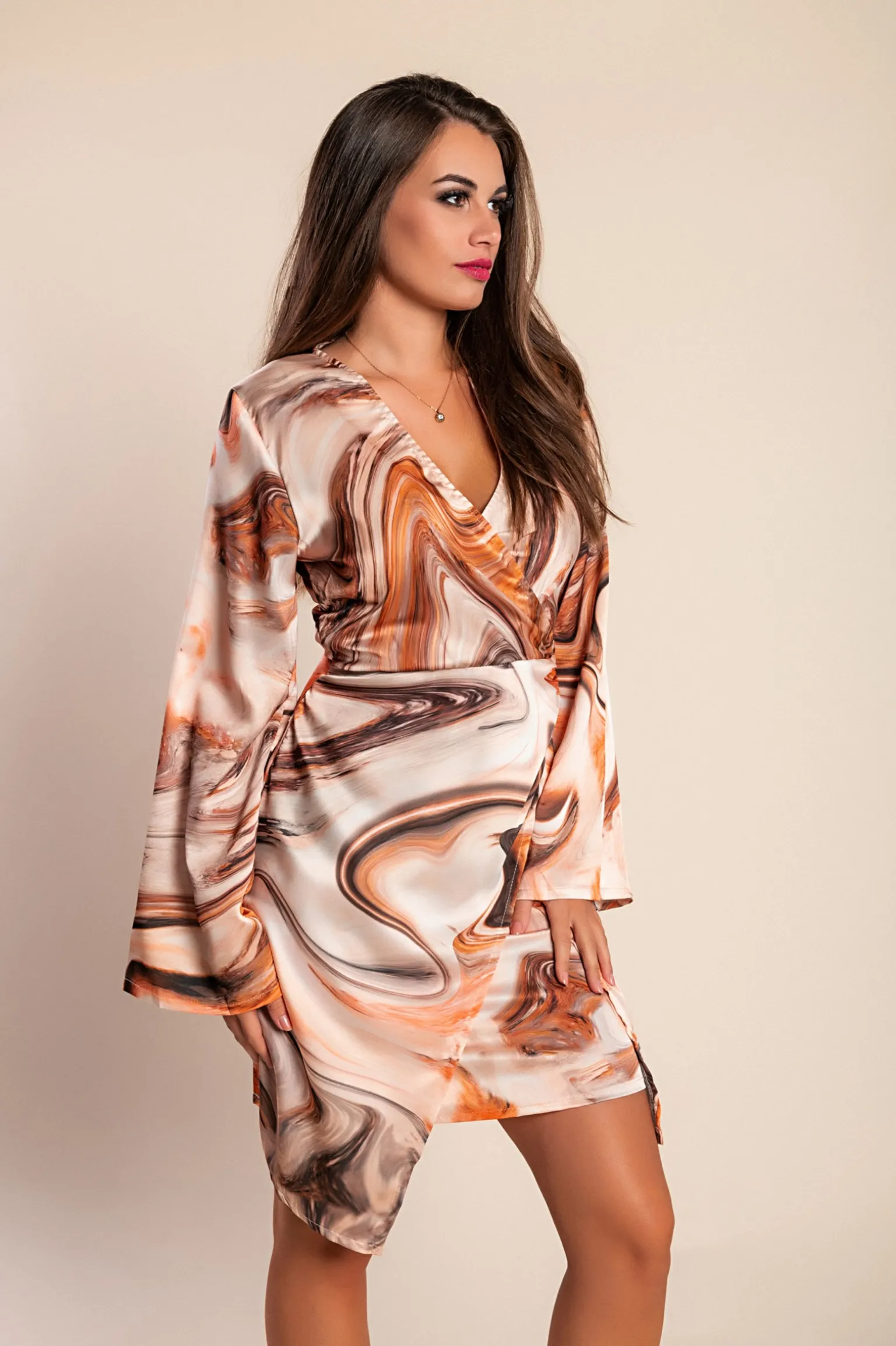 Mini abito elegante con maniche lunghe e stampa alla moda Ninella, beige