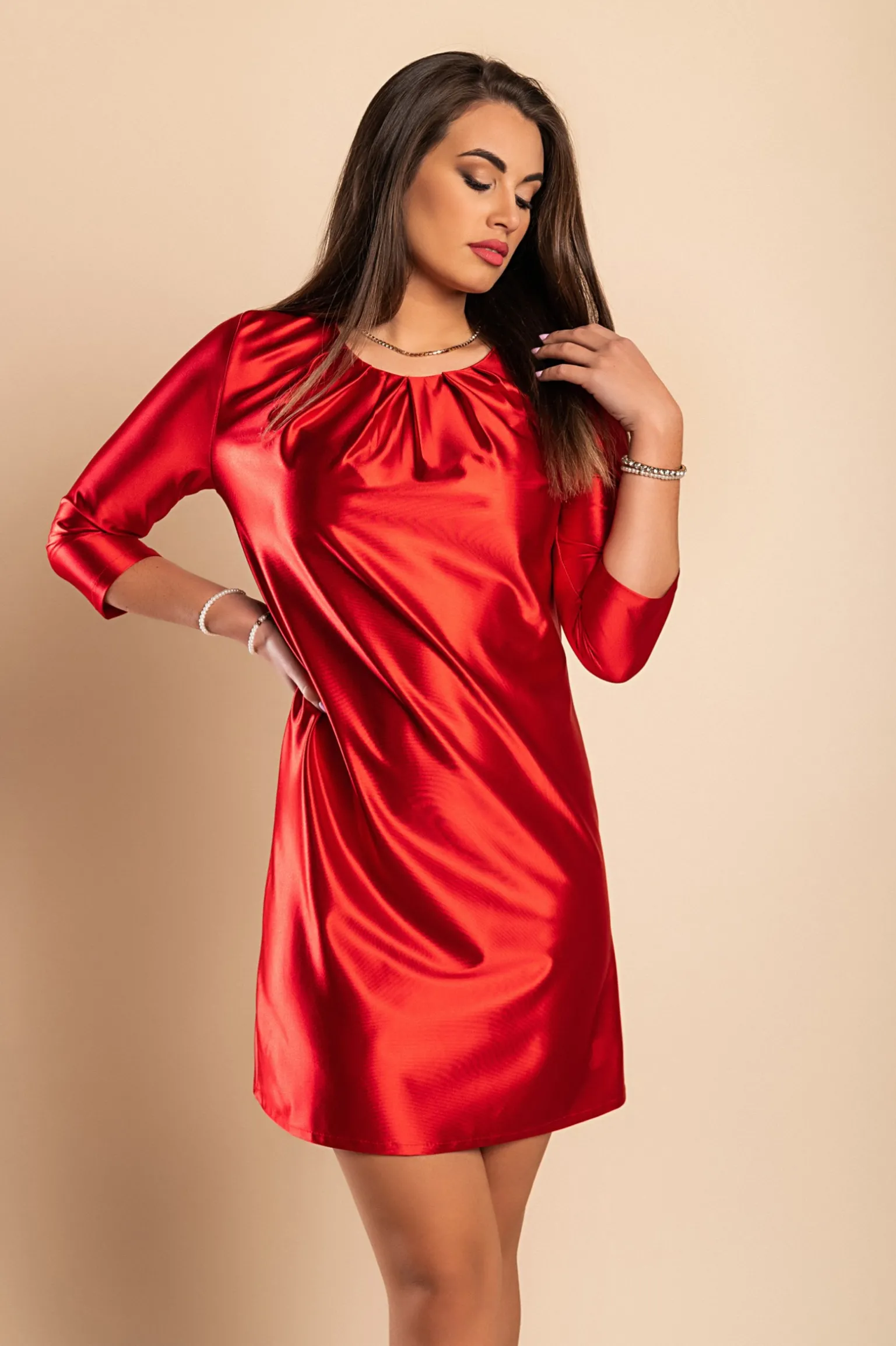 Mini abito elegante in simil raso, rosso