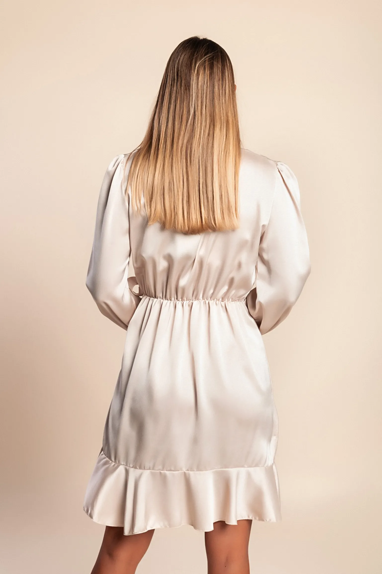 Mini abito in finto raso, beige