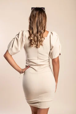 Miniabito elegante con maniche a sbuffo, colore beige