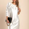 Miniabito elegante realizzato in simil raso, bianco