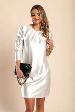 Miniabito elegante realizzato in simil raso, bianco