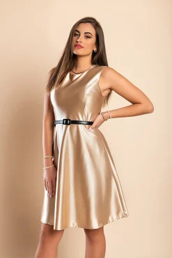 Miniabito realizzato in simil raso, beige