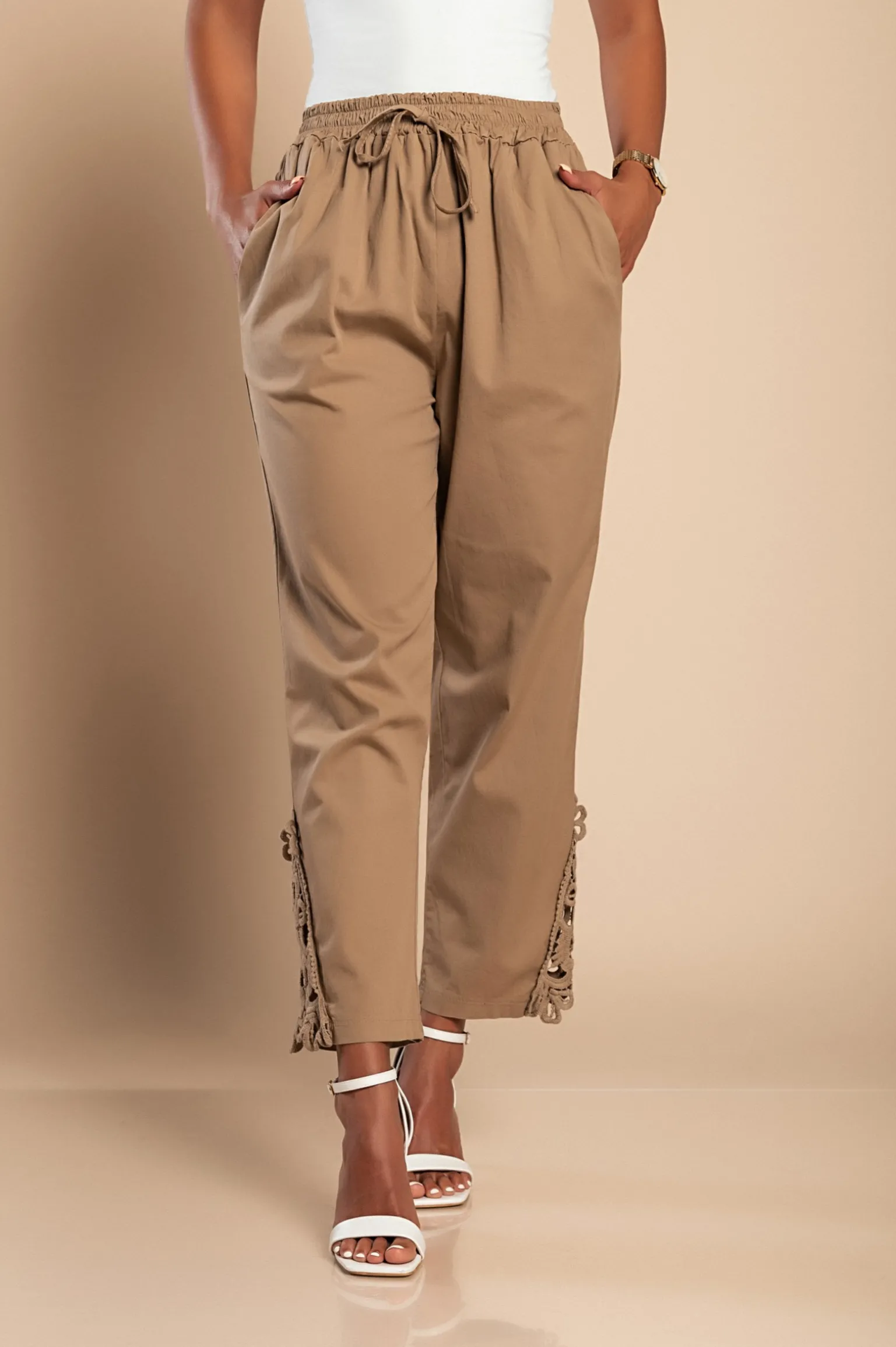 Pantalone elegante in cotone con pizzo, beige