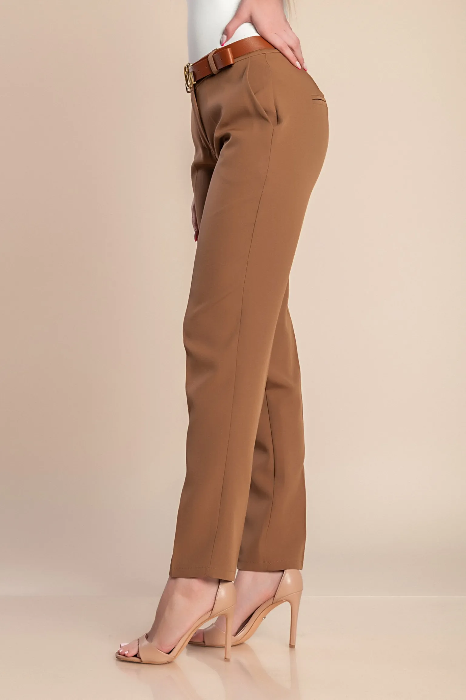 Pantalone lungo elegante con gamba dritta Tordina, cammello