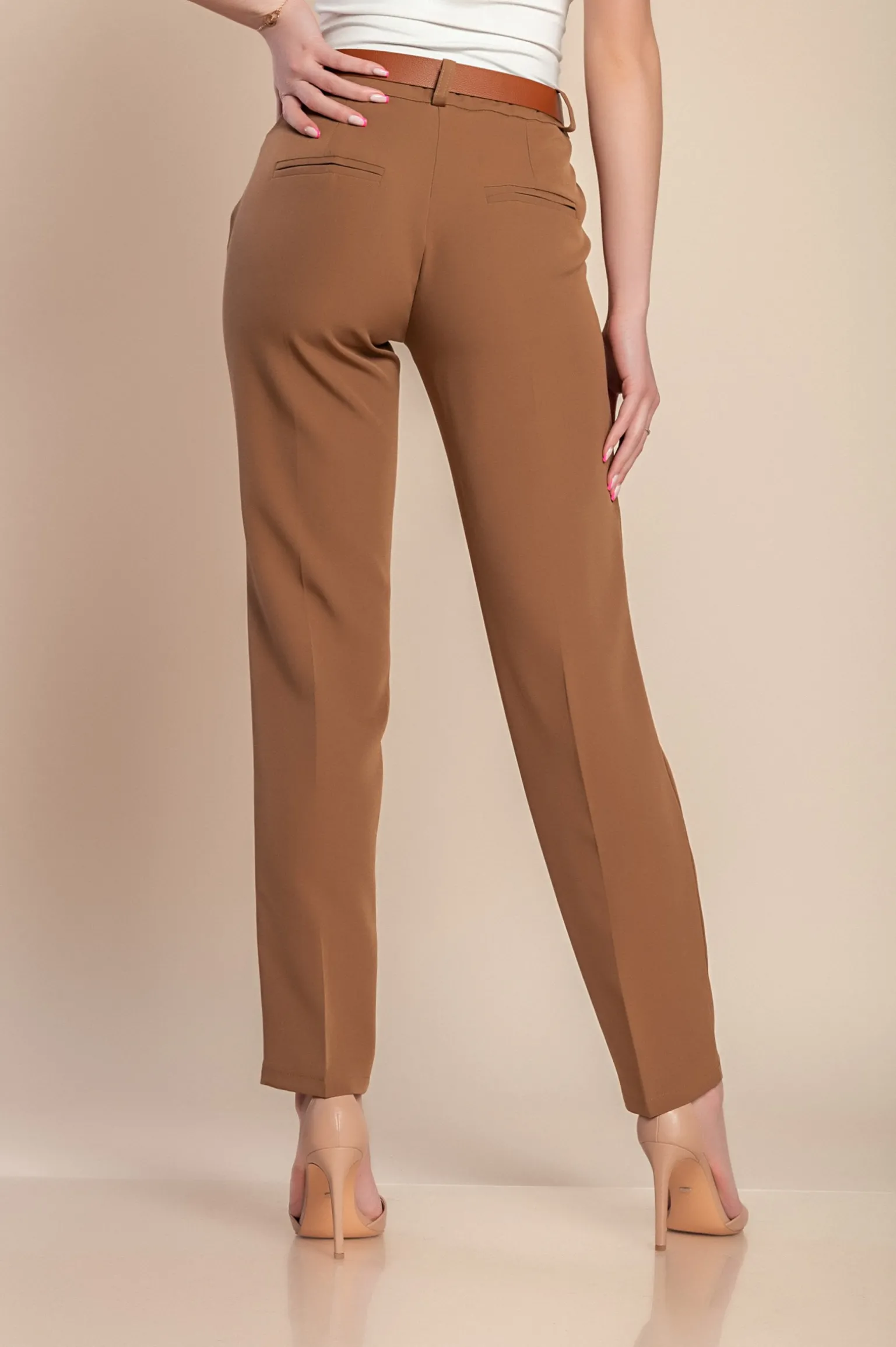 Pantalone lungo elegante con gamba dritta Tordina, cammello