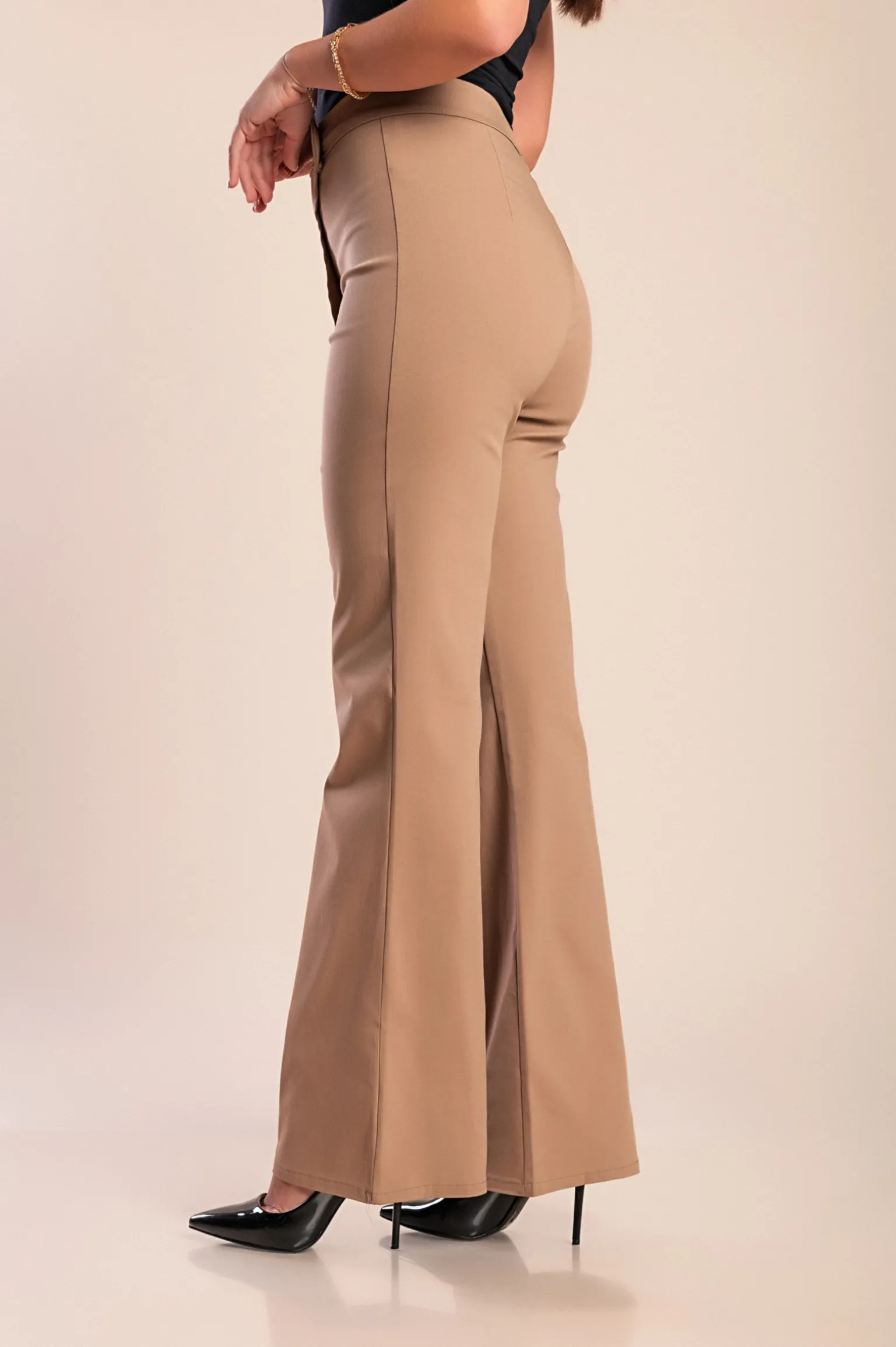 Pantaloni eleganti con balza, beige