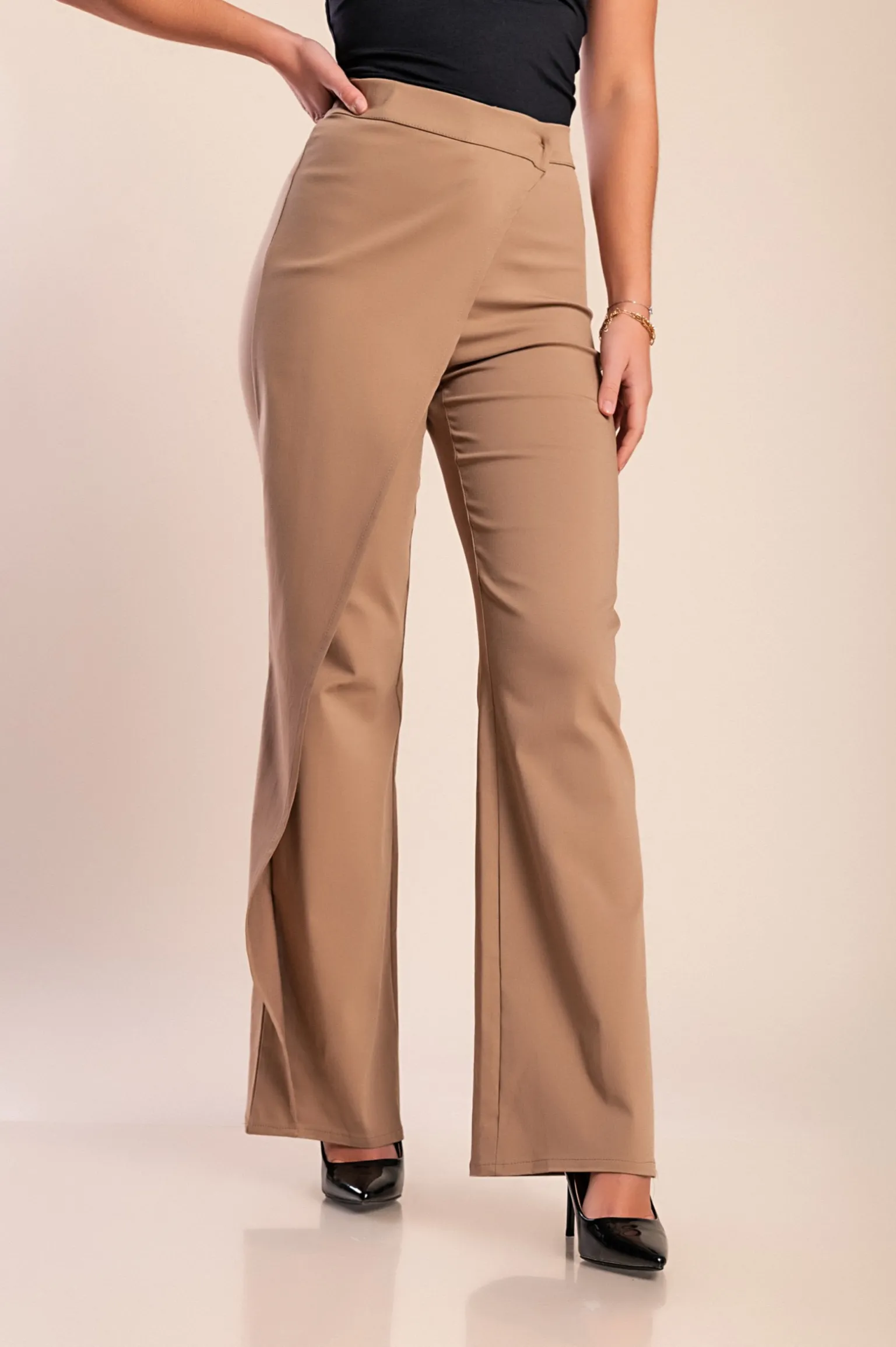 Pantaloni eleganti con balza, beige