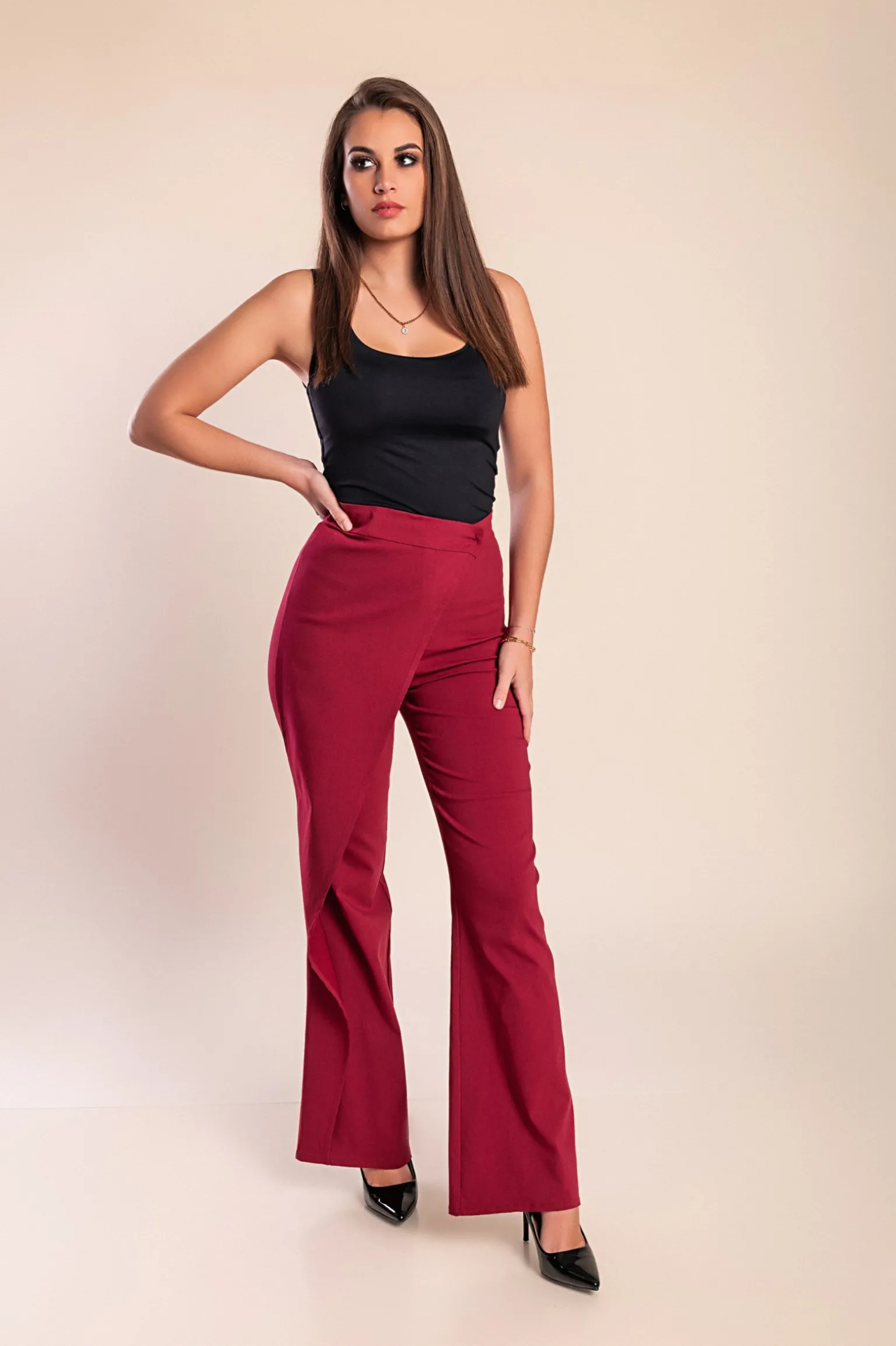 Pantaloni eleganti con volant, bordeaux