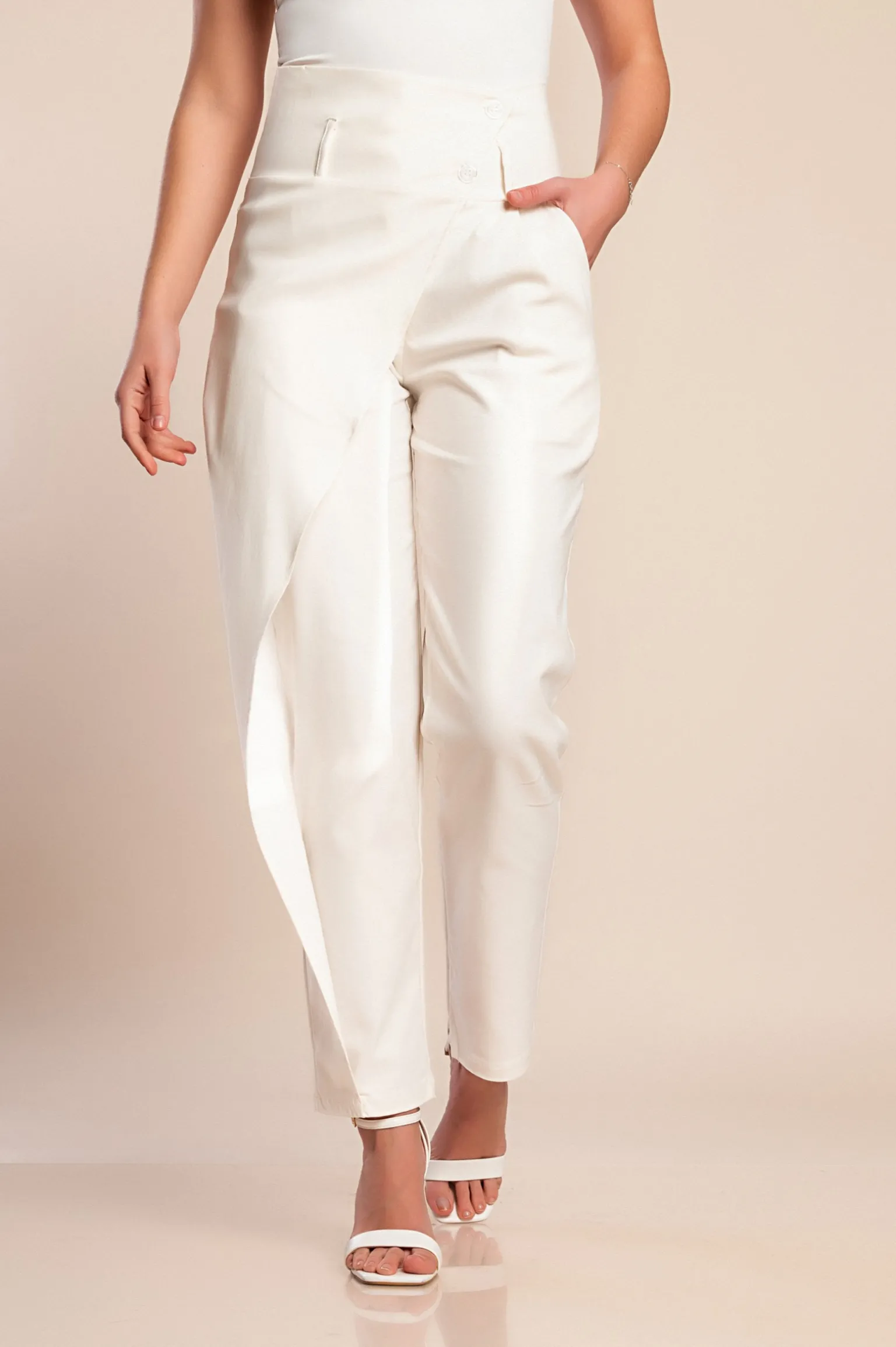 Pantaloni eleganti con volant, panna