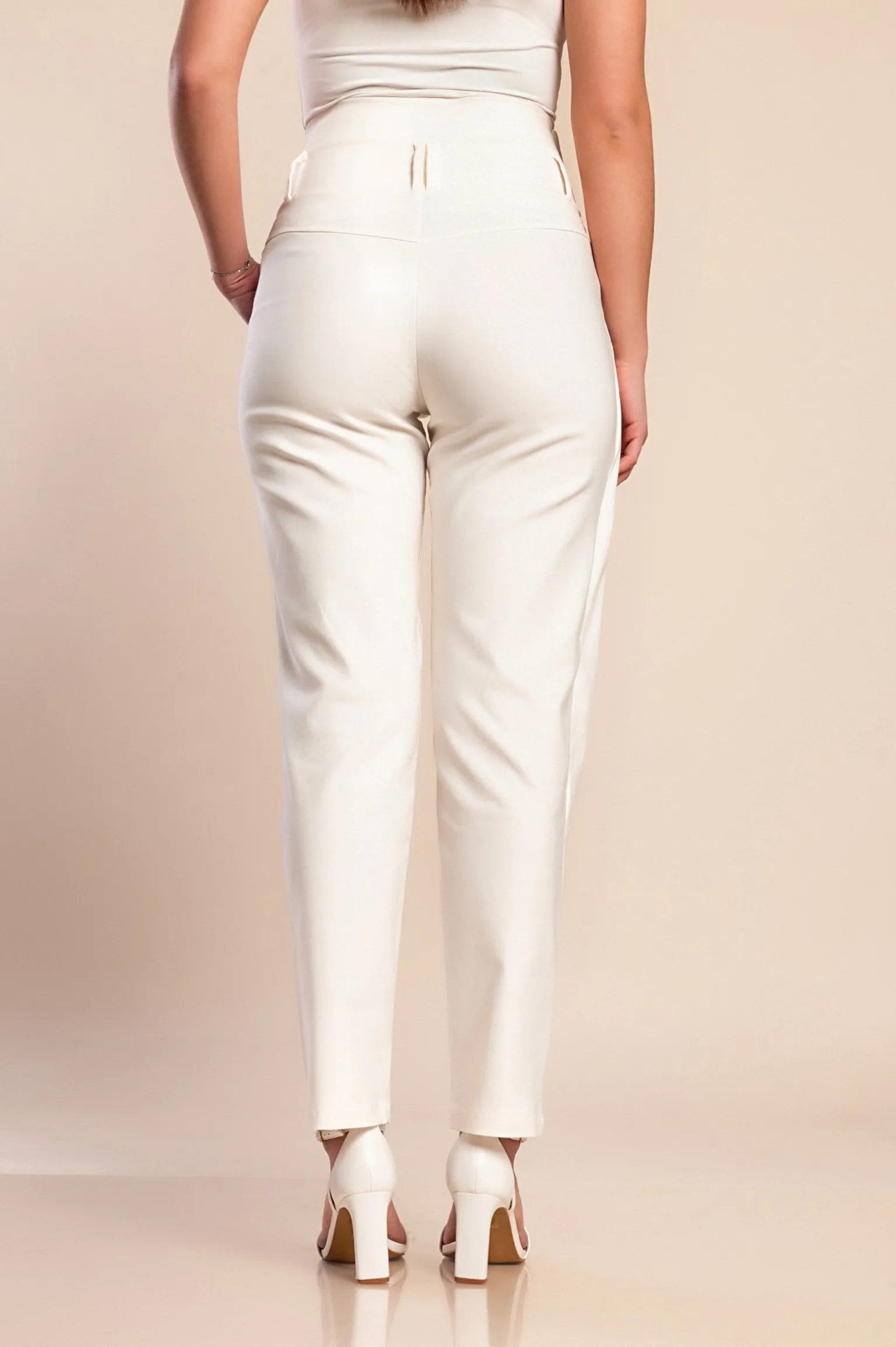 Pantaloni eleganti con volant, panna
