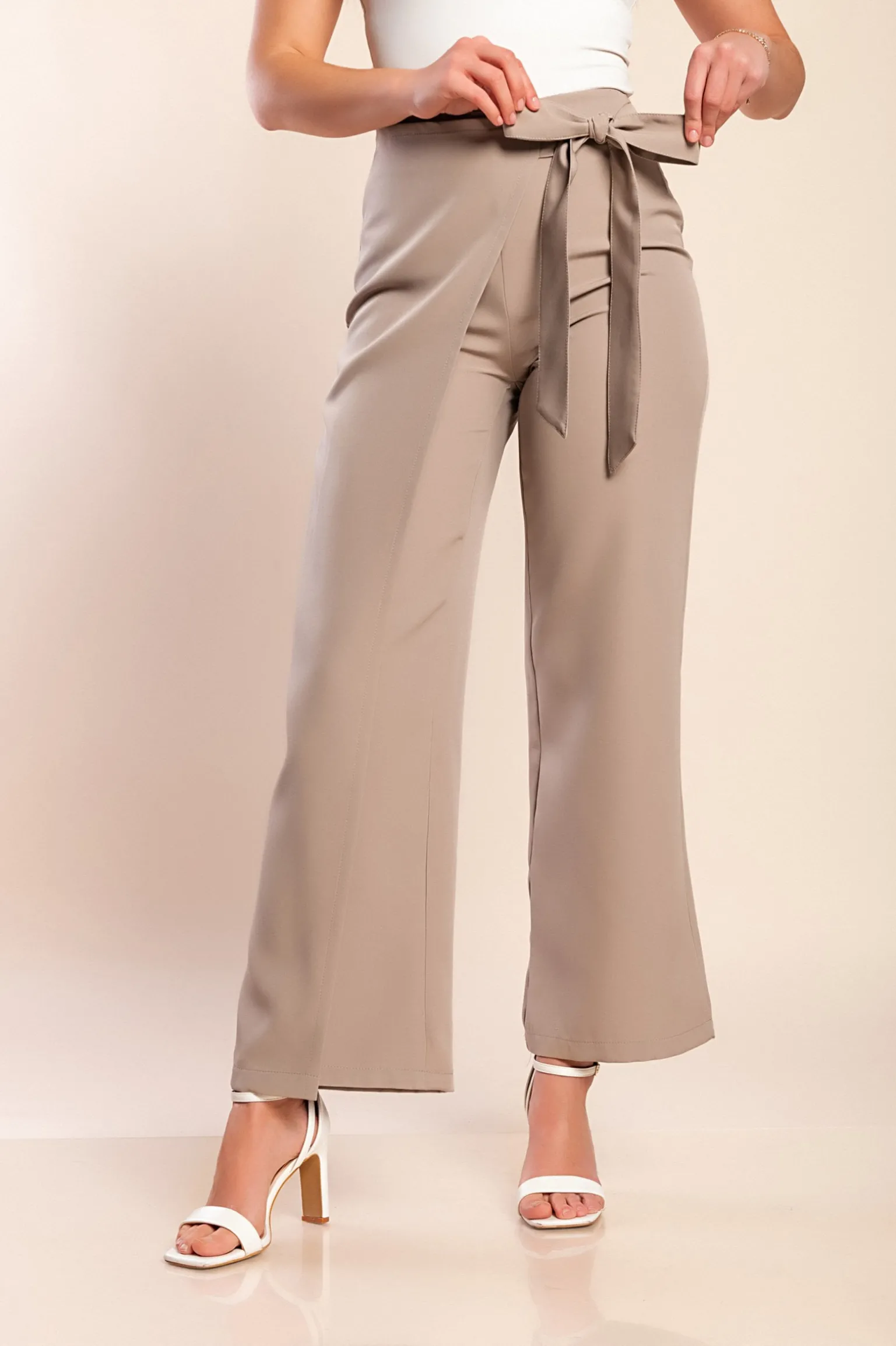 Pantaloni eleganti con volant, beige
