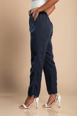 Pantaloni lunghi con cintura decorativa, blu scuro