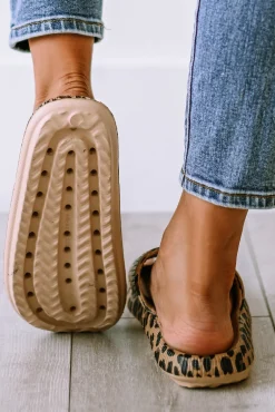 Pantofole con stampa leopardata, leopardo