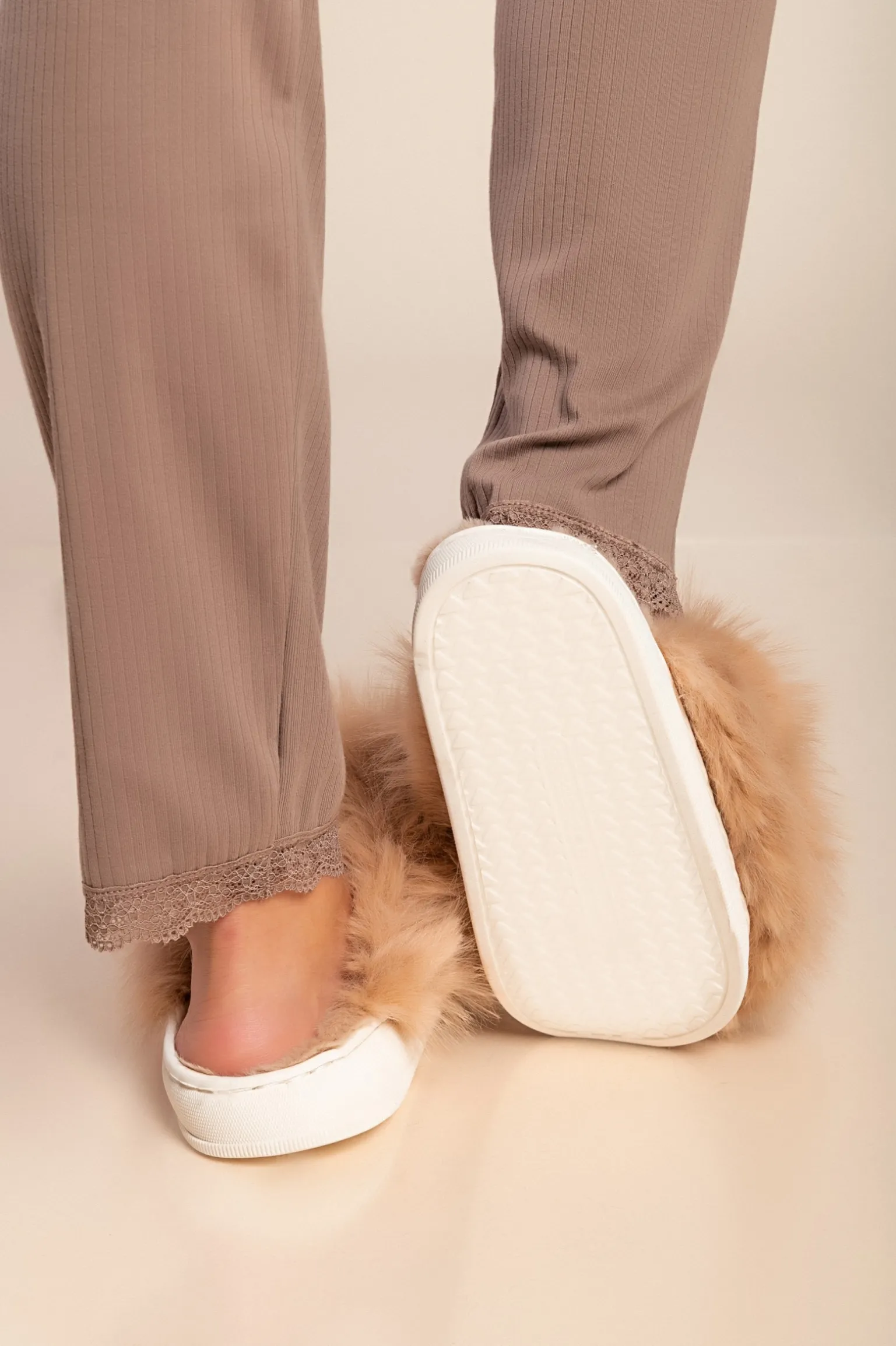 Pantofole in pelliccia sintetica, cammello