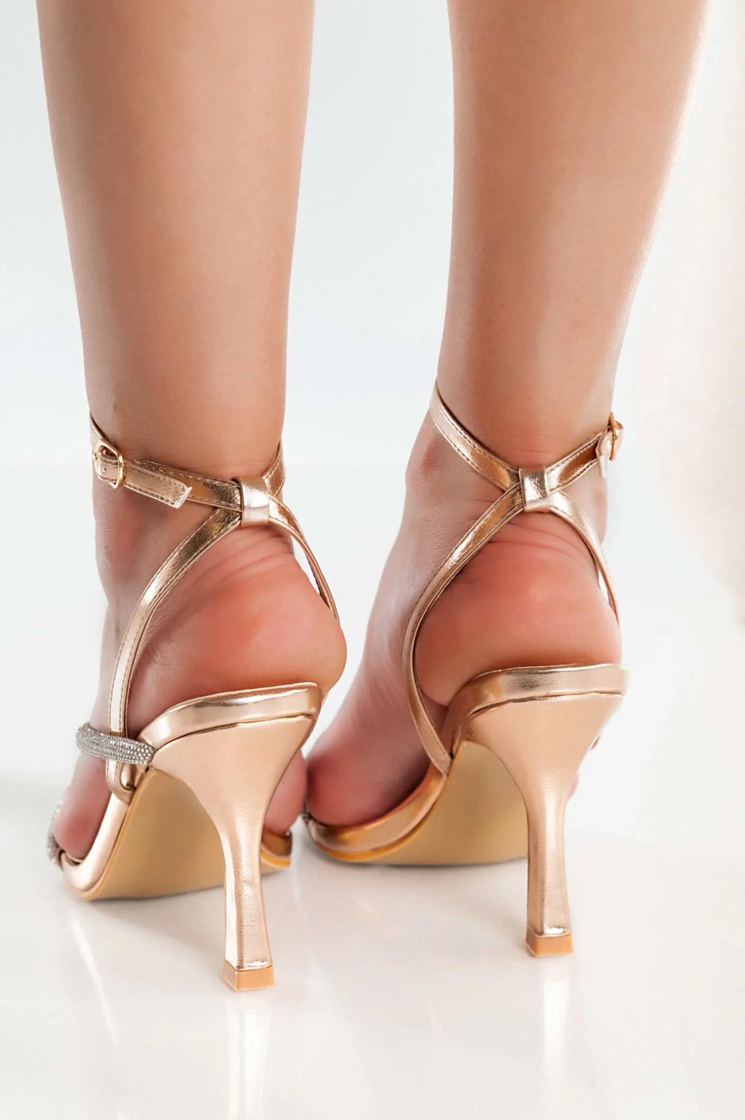 Sandali con tacco alto e strass, colore champagne