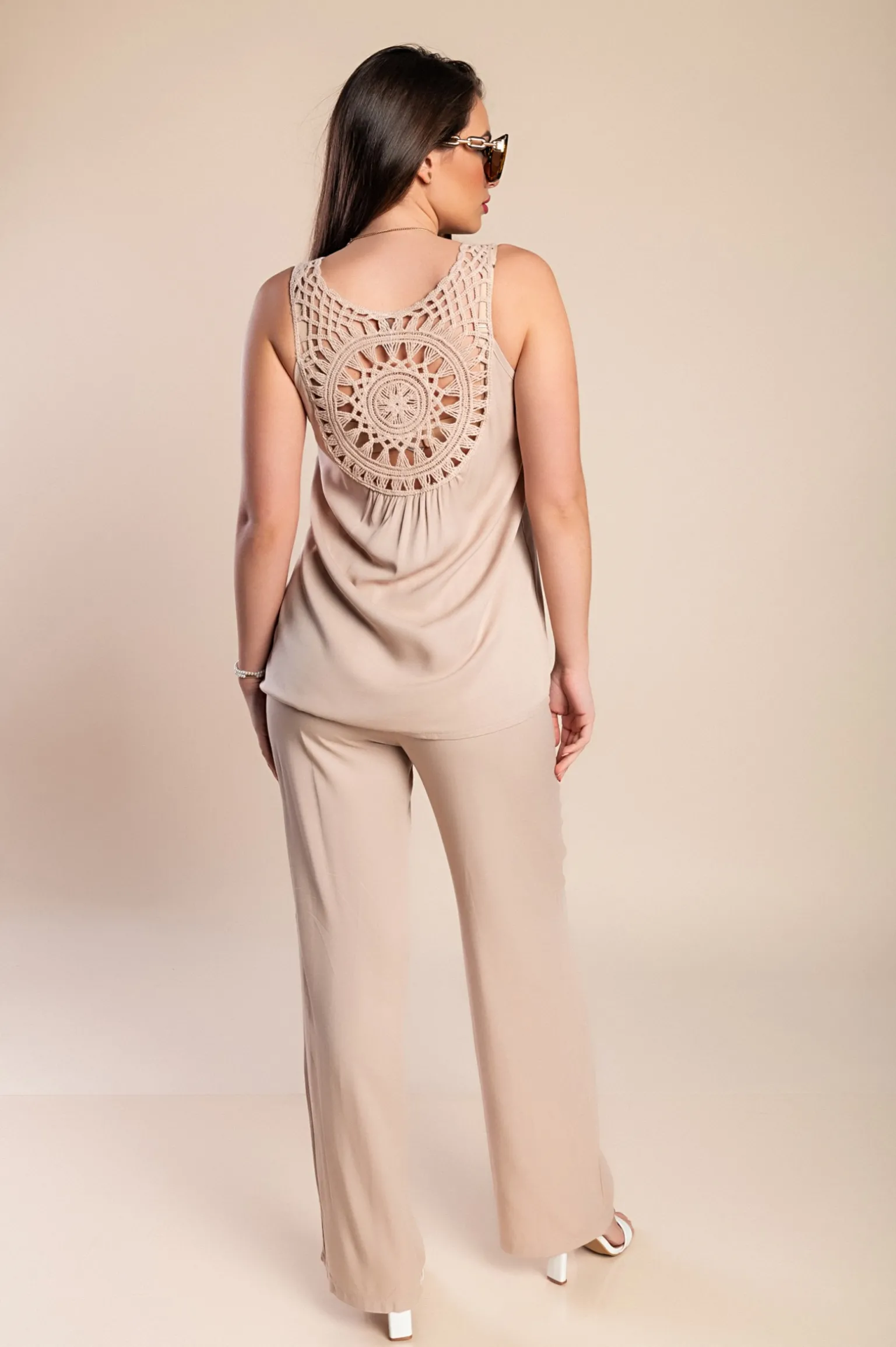 Set con dettagli all'uncinetto, beige