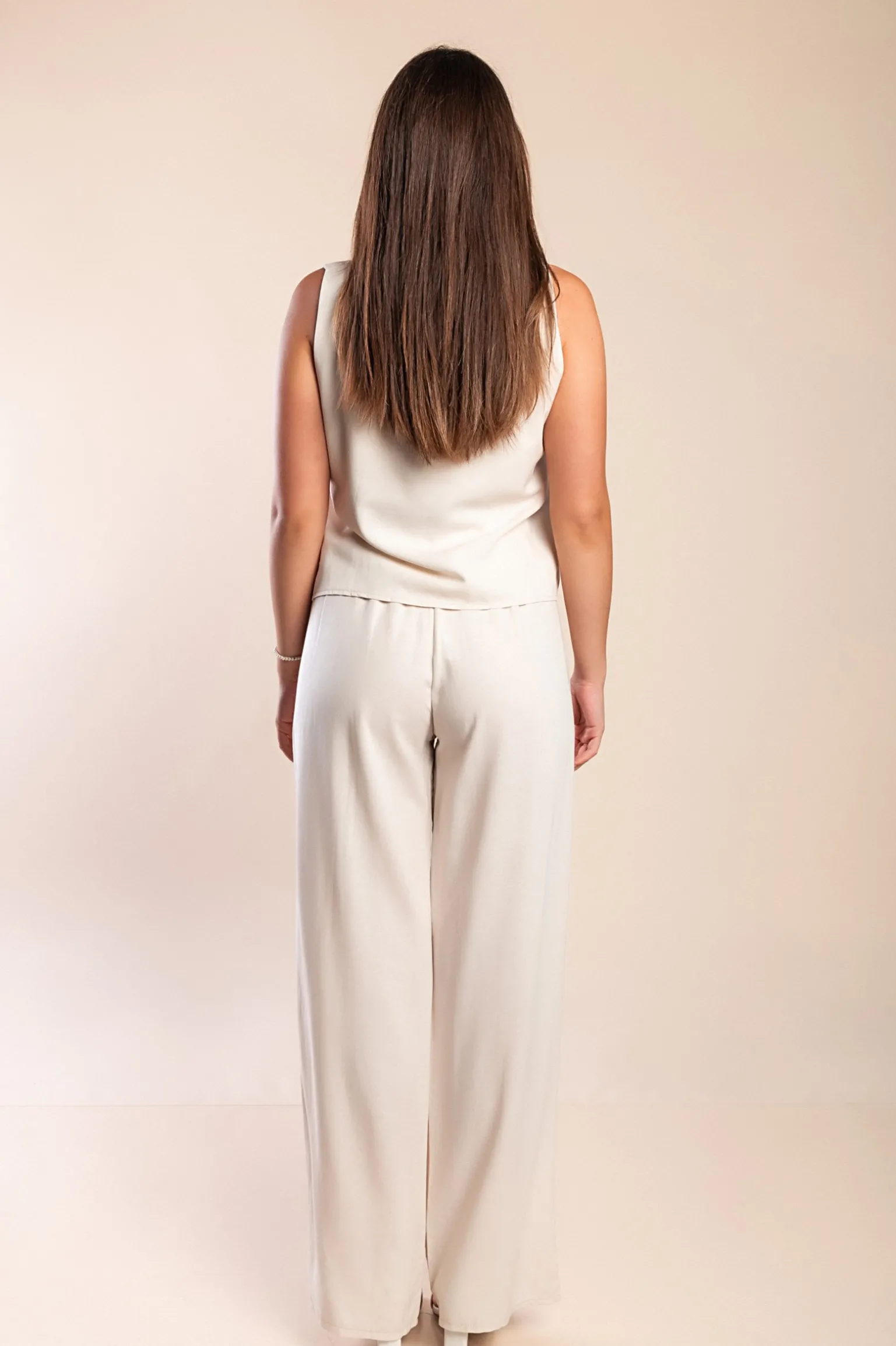 Set top e pantaloni lunghi, beige