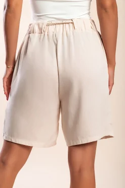 Shorts con cintura, beige