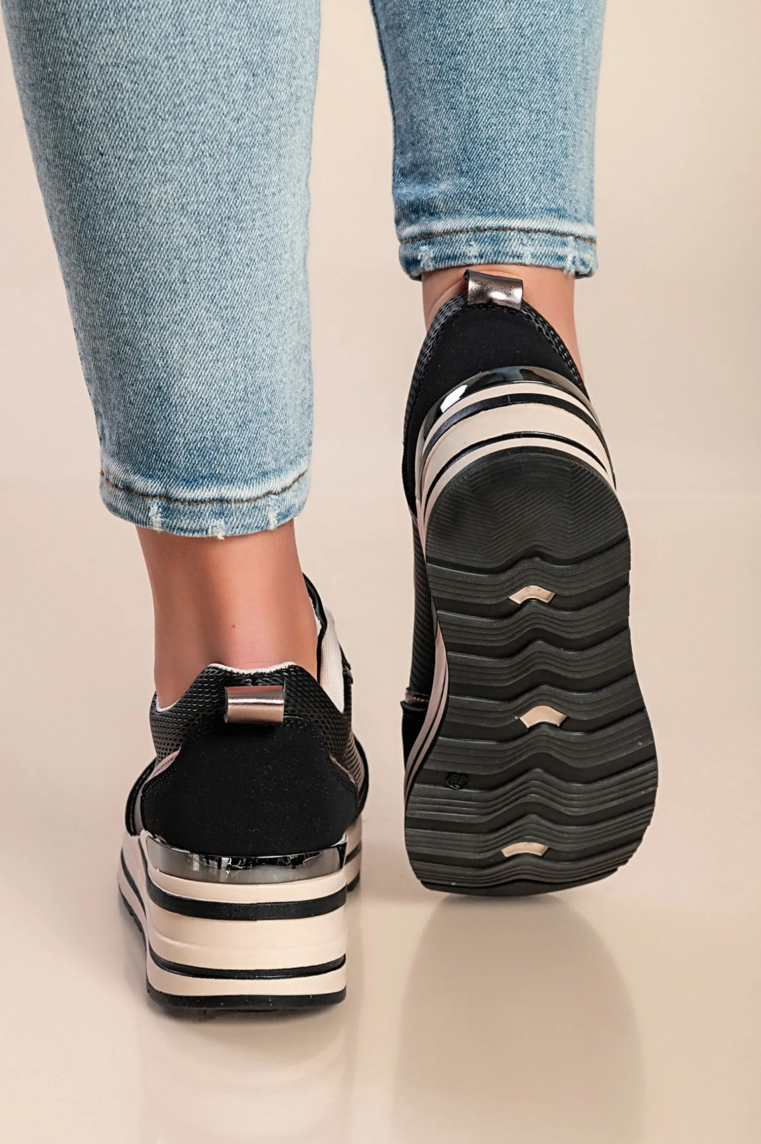 Sneakers alla moda, colore nero