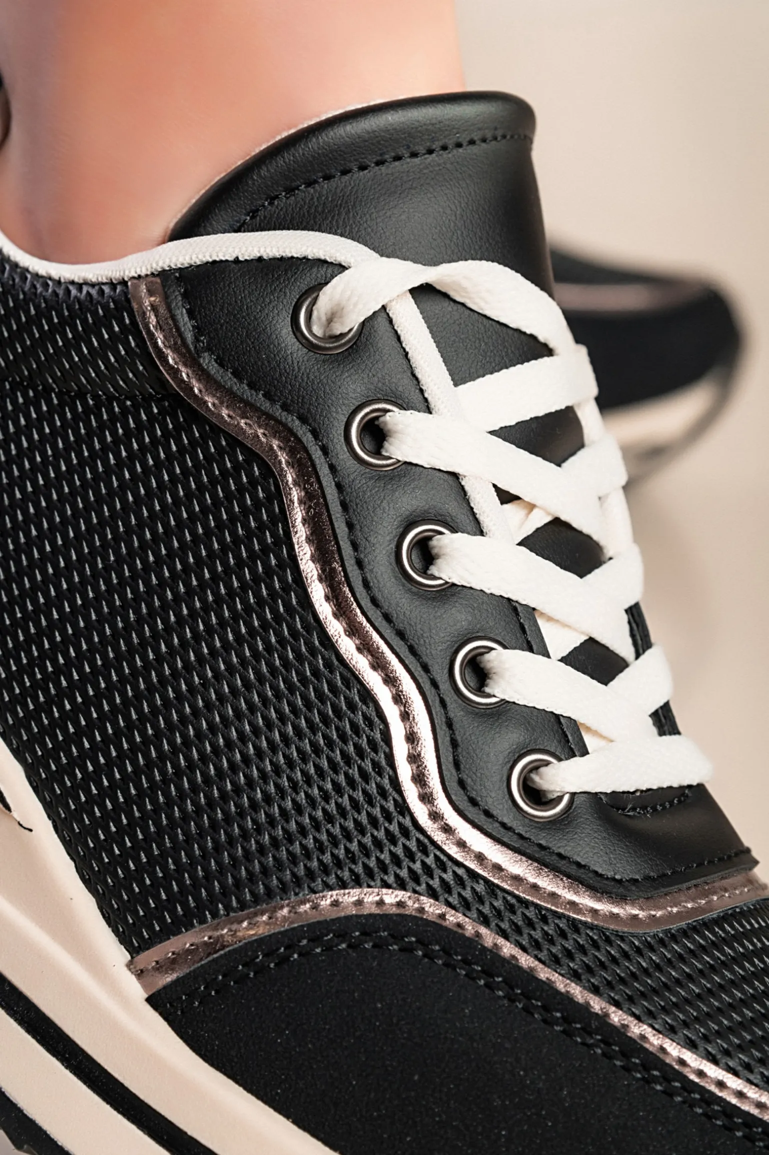 Sneakers alla moda, colore nero