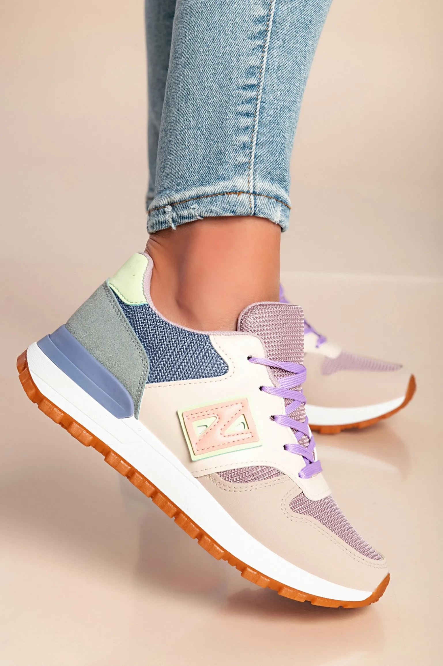 Sneakers alla moda, colore viola