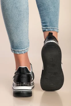 Sneakers alla moda con dettaglio decorativo, nere