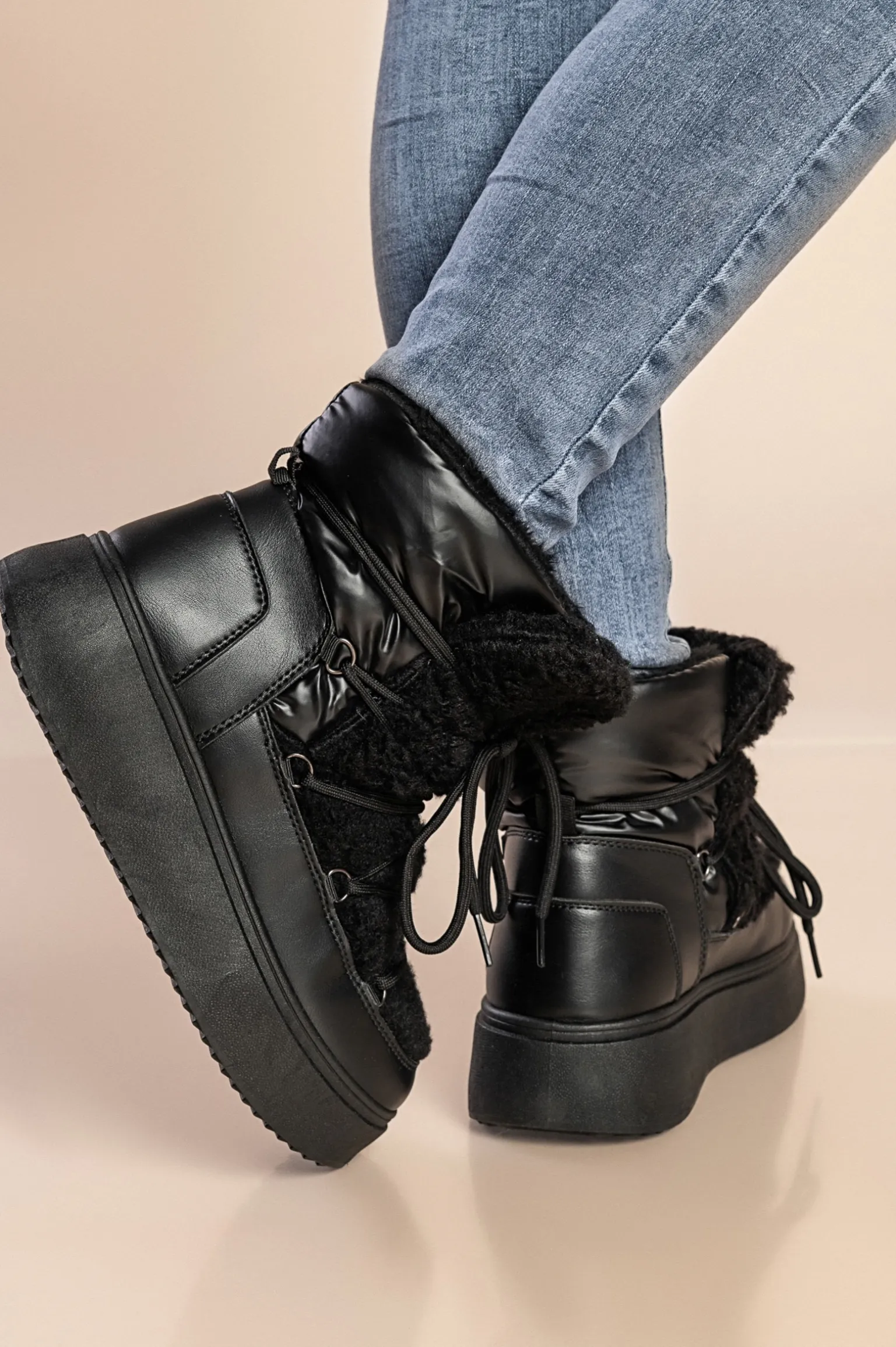 Stivaletti con pelliccia sintetica, 70010, nero