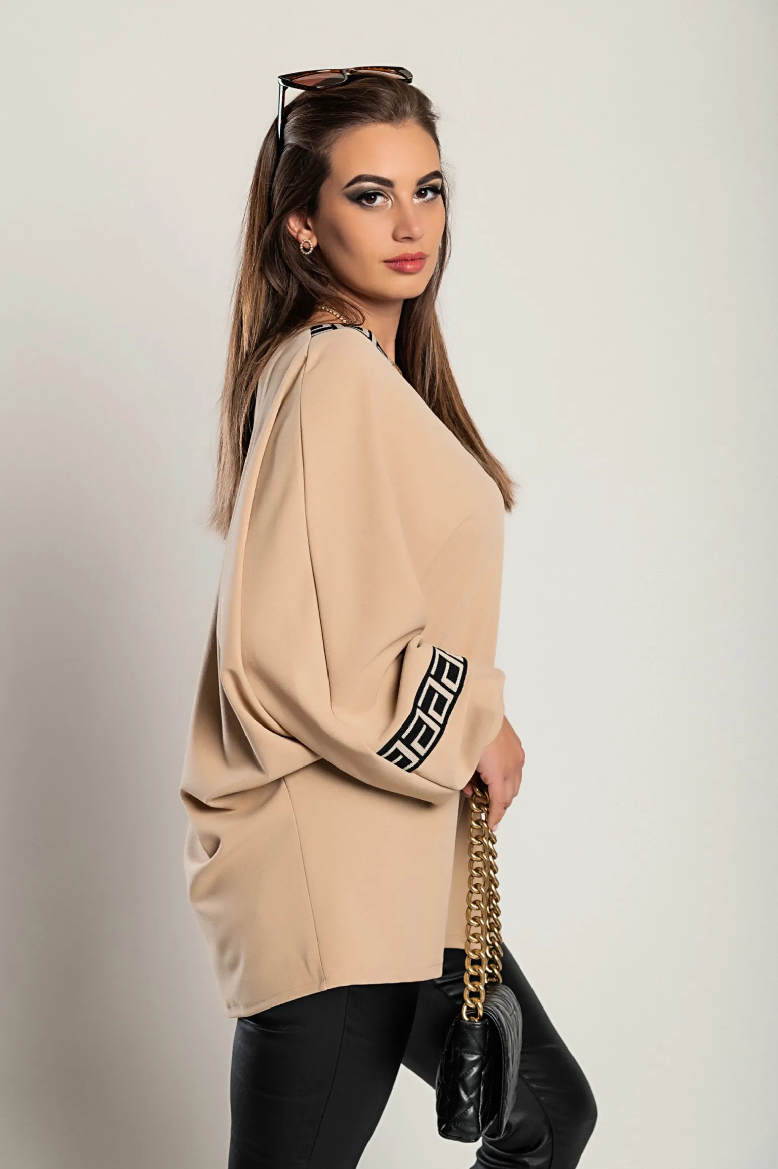 Top ampio con stampa geometrica, beige