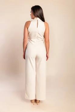 Tuta elegante con bottoni decorativi, beige
