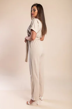 Tuta elegante con dettagli metallici, beige