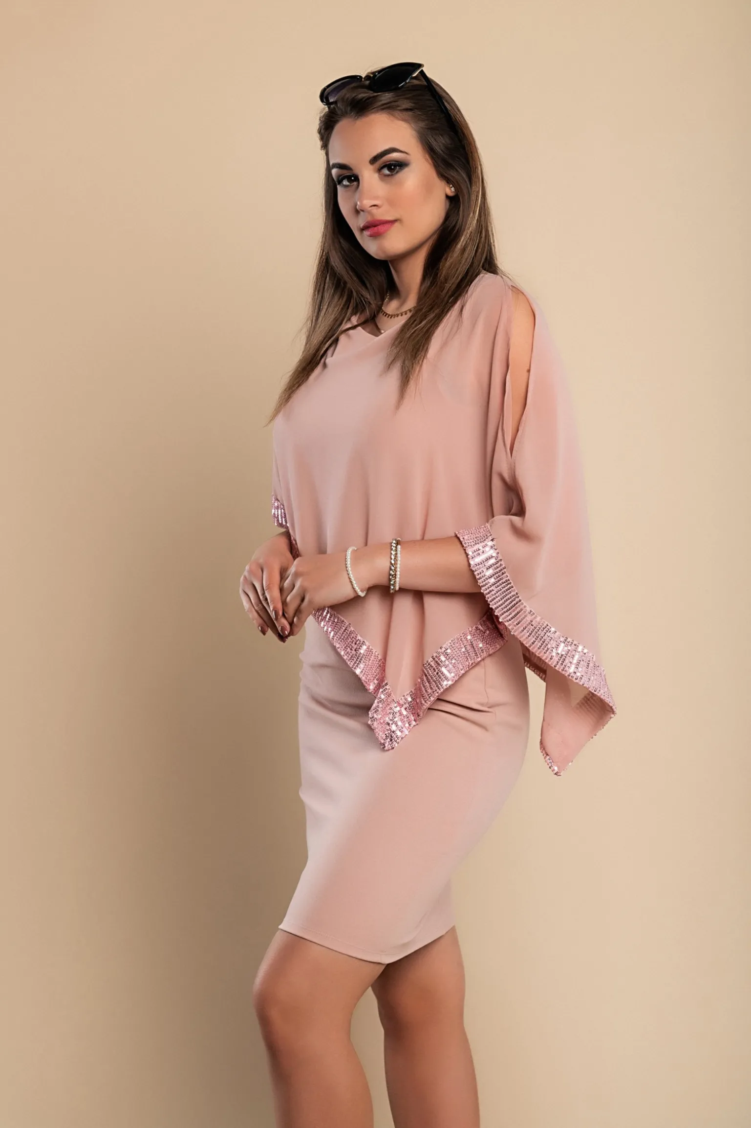 Vestito elegante con mantellina Arlet, rosa antico